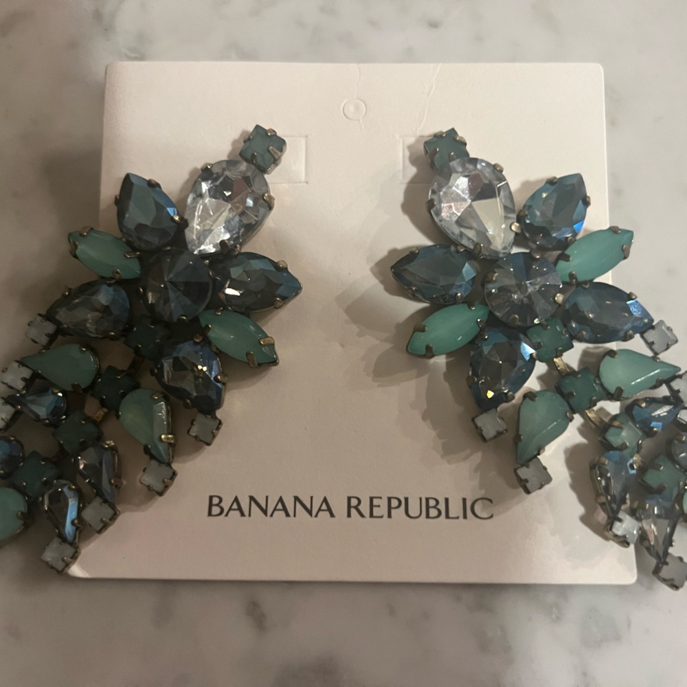 🆕 Banana Republic Teal and Aqua Gemstone Earrings